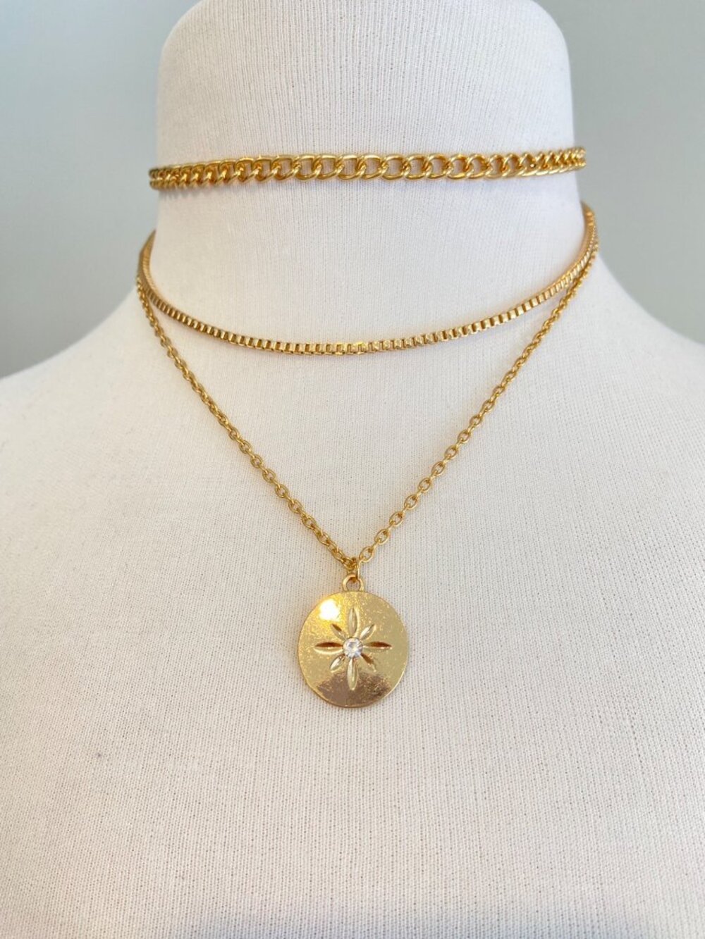 Layered Gold-Tone Necklace Set With Starburst Pendant & Crystal Accent minimalis